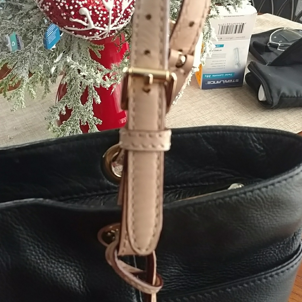 Michael Kors black leather purse - Picture 5 of 7